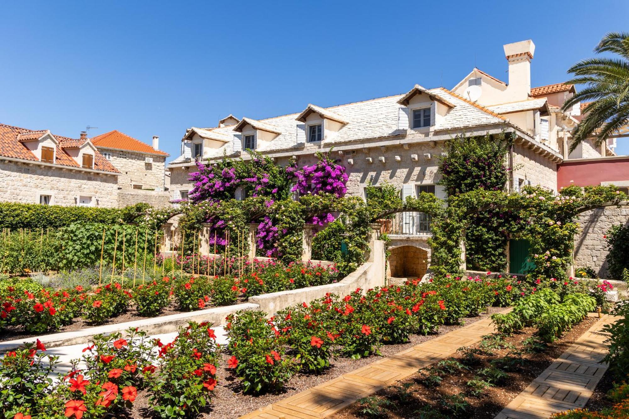 Hotel Lemongarden - Adults Only Sutivan Kültér fotó